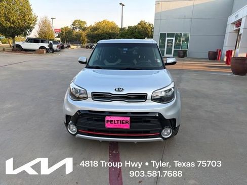Used 2018 Kia Soul ! FWD image 2