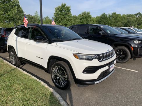 Used 2023 Jeep Compass Limited w/ Elite Group AWD/4WD image 1