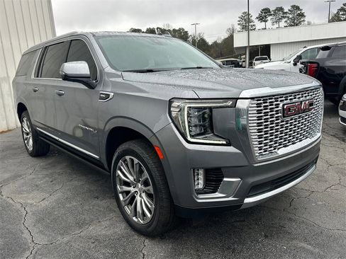 Used 2022 GMC Yukon XL Denali w/ Denali Ultimate Package image 4