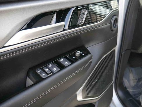 New 2025 Jeep Wagoneer Series II w/ Convenience Group I AWD/4WD image 29