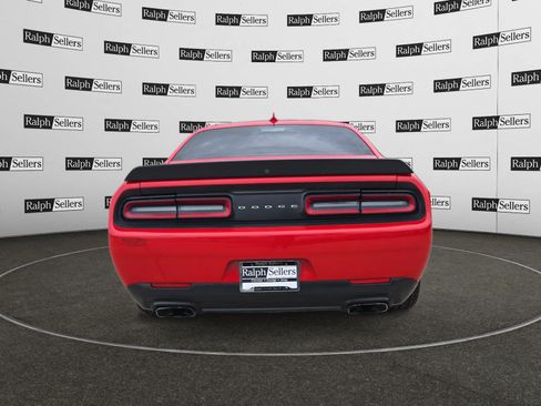 Used 2022 Dodge Challenger R/T Scat Pack RWD image 5