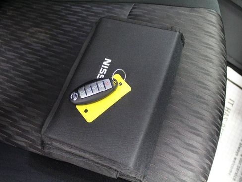 Used 2018 Nissan Rogue SV image 23