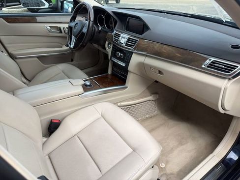 Used 2014 Mercedes-Benz E 350 4MATIC Sedan image 21