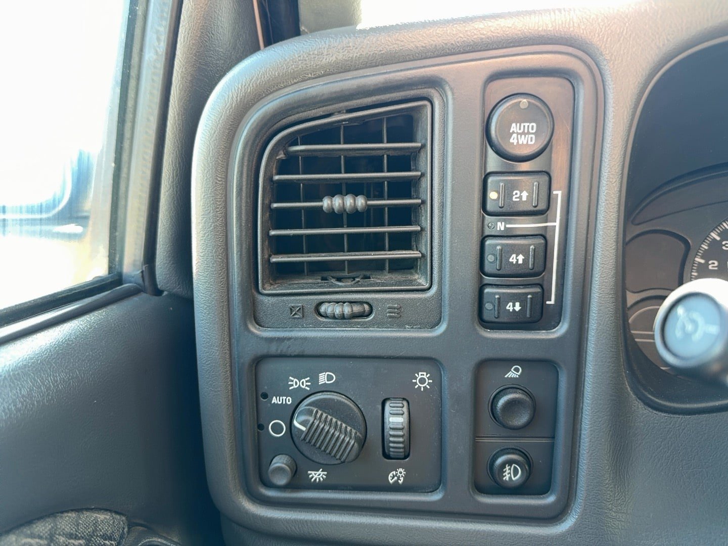 Used 2003 Chevrolet Avalanche 4x4 w/ Personal Security Package image 16