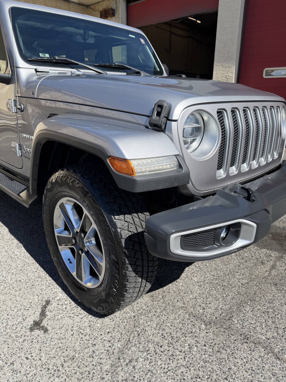 Used 2018 Jeep Wrangler Unlimited Sahara AWD/4WD image 11