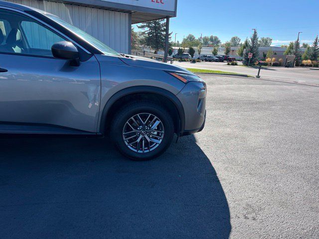 Used 2024 Nissan Rogue S AWD/4WD image 13