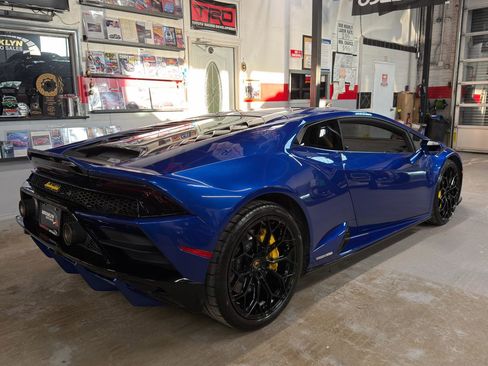 Used 2020 Lamborghini Huracan EVO image 5