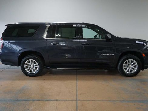 Used 2023 Chevrolet Suburban LT image 6