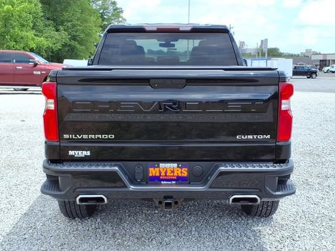 Used 2019 Chevrolet Silverado 1500 Custom w/ Custom Value Package AWD/4WD image 8