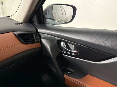 Used 2019 Nissan Rogue SL w/ Premium Package FWD image 25