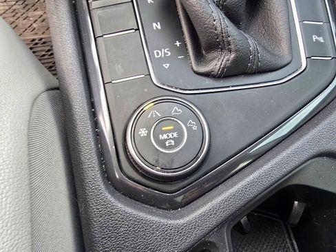 Used 2020 Volkswagen Tiguan SEL image 20