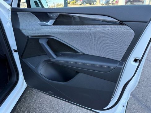 Used 2025 Volkswagen Tiguan S image 17