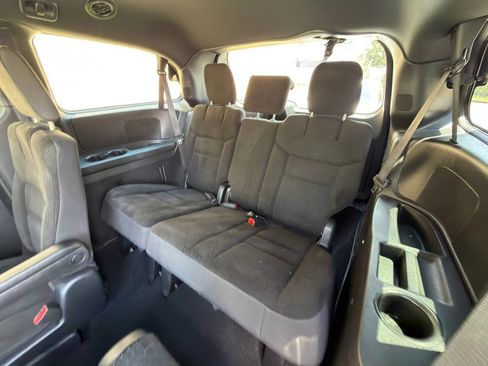 Used 2019 Dodge Grand Caravan SE FWD image 18