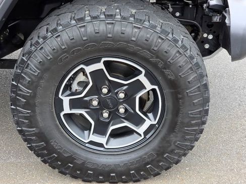 Used 2021 Jeep Gladiator Mojave AWD/4WD image 9