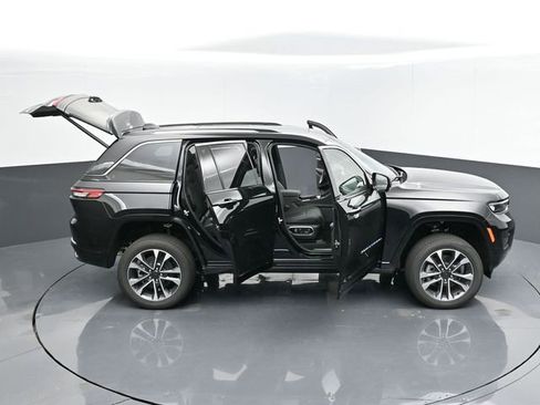 Used 2024 Jeep Grand Cherokee Overland w/ Advanced Protech Group III AWD/4WD image 57