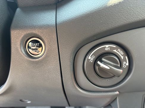 Used 2023 Nissan Frontier PRO-4X w/ Technology Package image 41