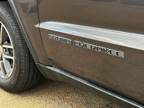 Used 2017 Jeep Grand Cherokee Limited image 39