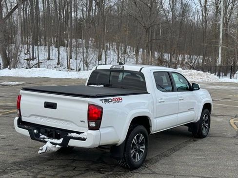 Used 2019 Toyota Tacoma TRD Sport image 5