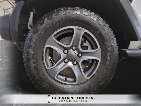 Used 2019 Jeep Wrangler Sport AWD/4WD image 32