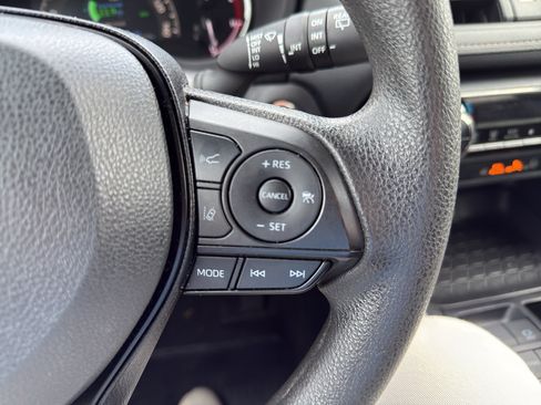 Used 2025 Toyota RAV4 XLE FWD image 20