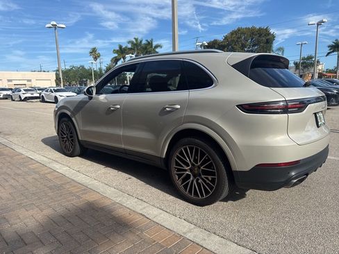 Used 2021 Porsche Cayenne image 9