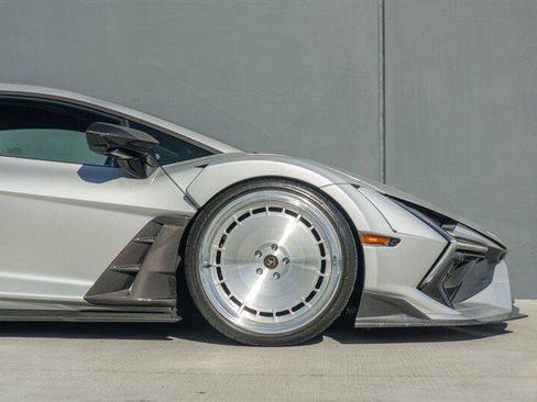 Used 2024 Lamborghini Revuelto image 45