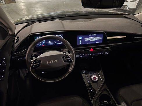 Used 2023 Kia Niro Wave w/ Wave Preserve Package FWD image 11