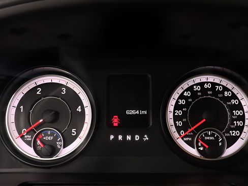 Used 2018 RAM 1500 Classic SLT AWD/4WD image 17