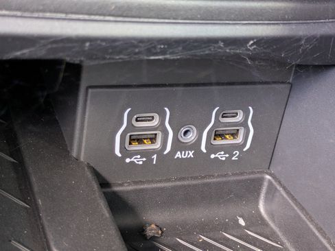Used 2025 Chrysler Pacifica Limited FWD image 30
