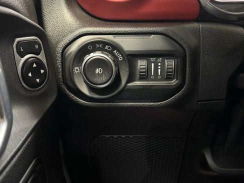 Used 2021 Jeep Wrangler Unlimited Rubicon w/ Uconnect 4C Nav & Sound Group image 15