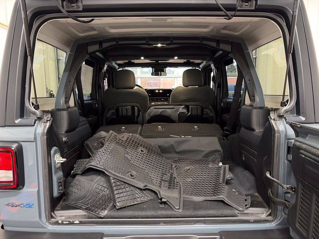 Used 2024 Jeep Wrangler Unlimited AWD/4WD image 17