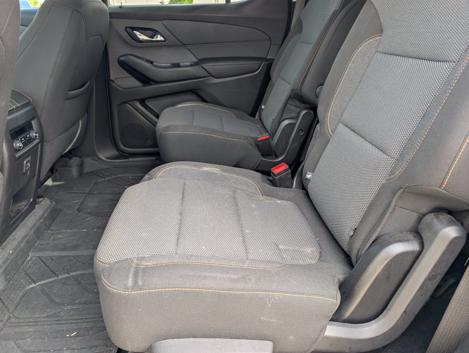 Used 2020 Chevrolet Traverse LT w/ LPO, Blackout Package AWD/4WD image 7