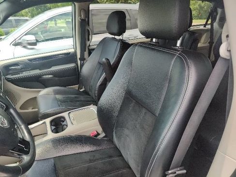 Used 2016 Dodge Grand Caravan SXT FWD image 26
