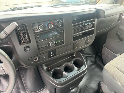 Used 2018 Chevrolet Express 3500 w/ Driver Convenience Package image 14