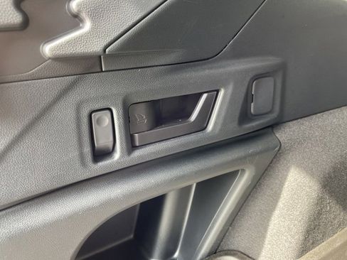 Used 2025 Subaru Outback Premium image 30