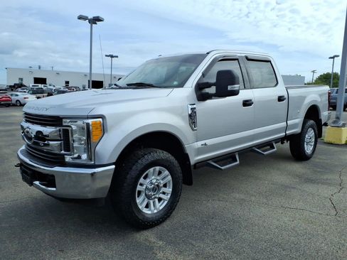 Used 2017 Ford F250 XLT AWD/4WD image 1