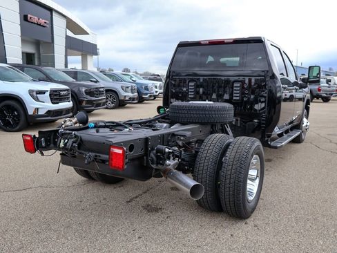 New 2026 GMC Sierra 3500 SLE image 3