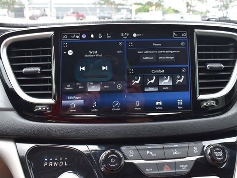 Used 2023 Chrysler Pacifica Touring-L FWD image 34