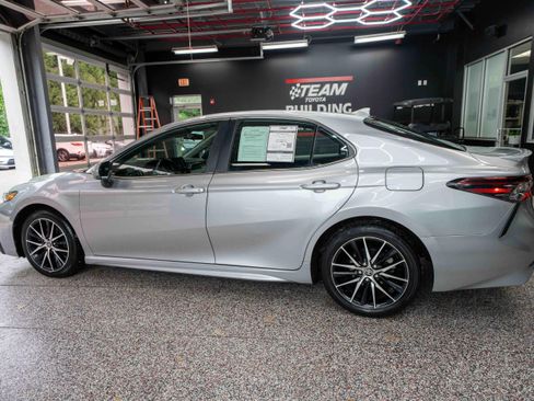 Used 2024 Toyota Camry SE FWD image 2