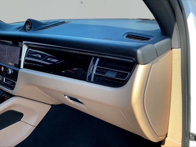 Used 2023 Porsche Macan AWD/4WD image 27