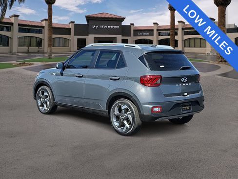 Used 2025 Hyundai Venue SEL FWD image 6