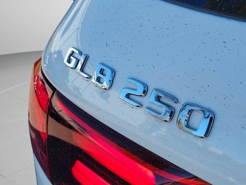 Certified 2025 Mercedes-Benz GLB 250 image 30
