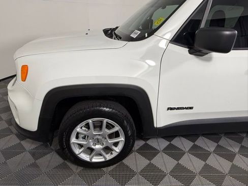 Used 2023 Jeep Renegade Latitude image 12