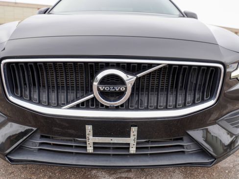 Used 2021 Volvo S60 T5 Momentum image 37