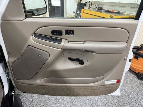Used 2005 GMC Yukon XL SLT w/ SLT Preferred Equipment Group AWD/4WD image 32