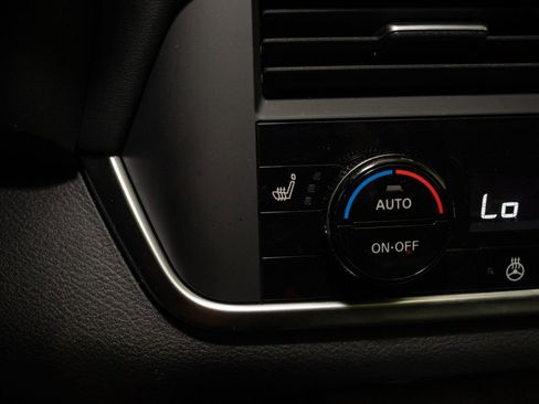 Used 2023 Nissan Rogue SV w/ SV Premium B Package image 16