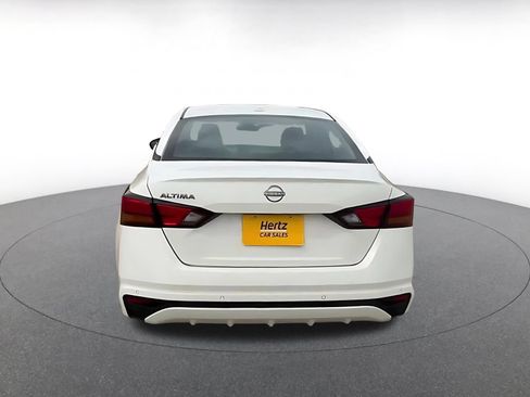 Used 2025 Nissan Altima 2.5 SV FWD image 14