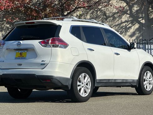 Used 2014 Nissan Rogue SV w/ SV Premium Package image 4