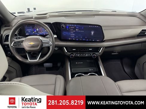 Used 2025 Chevrolet Suburban LT w/ Comfort Package RWD image 23