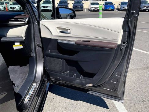 Used 2024 Toyota Sienna Platinum FWD image 25
